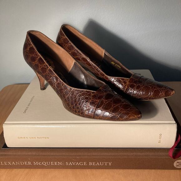 Amano Shoes - Vintage Amano Weinman's 1950/60s Handmade Crocodile Pumps Exquisite ~ Sz 8N